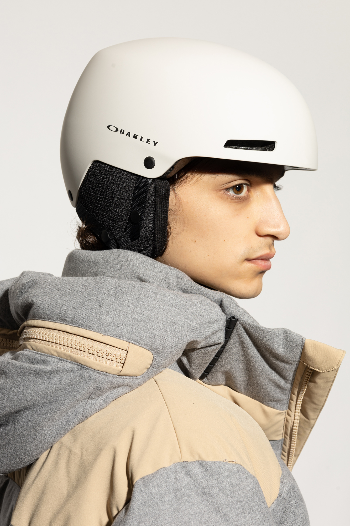White Helmet `MOD1 PRO` Oakley - Vitkac Canada